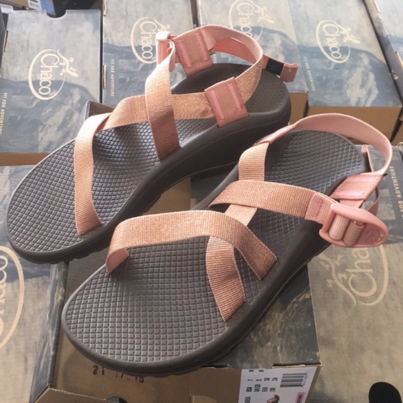 rose gold chacos